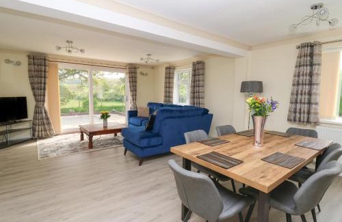 Rhydyfelin House | Erwlon