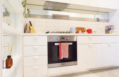 Melbourne Central Business District Apartment | ES2410-2Bed 2Bath Vision Apt with Balcony, Pool & Gym