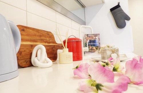 Melbourne Central Business District Apartment | ES2410-2Bed 2Bath Vision Apt with Balcony, Pool & Gym