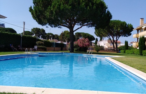 L'Escala Apartment | Escala Duplex 6 P in luxury residence! Swimming pool, BBQ, games, parking, airco