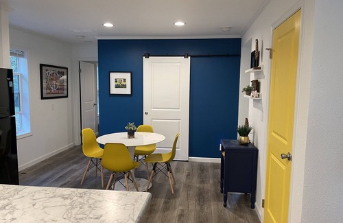 Gladstone House | Escanaba River Modern Retreat 10 Min to Town