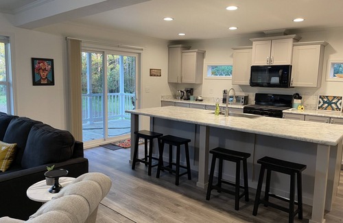 Gladstone House | Escanaba River Modern Retreat 10 Min to Town