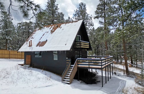 Evergreen Cabin | Escape to a Serene Mountain Getaway: Your Perfect Retreat Awaits in Evergreen CO