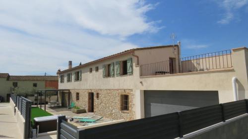 Avinyonet de Puigventos House | Escape to a Spacious Retreat with Jacuzzi & BBQ
