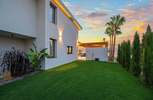 Hersonissos Centre Villa | Escape to Extraordinary: A 7 bedroom Haven of Luxury in Koutouloufari