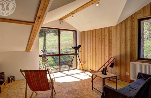La Versanne Cottage | Escape to Nature: Charming Cottage with Fireplace, Games Room, and WiFi
