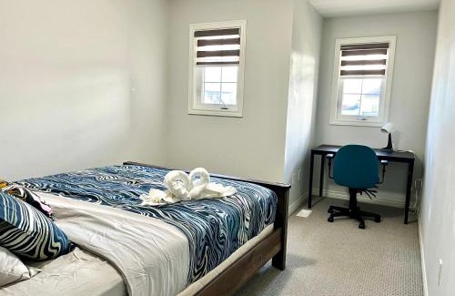 Thorold House | Escape to Niagara 6 bedrooms, 5 baths with a game room, arcades