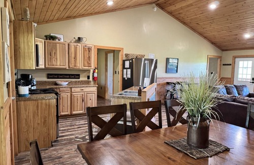 Byrdstown Cabin | Escape to the Farm- Minutes from Dale Hollow Lake!