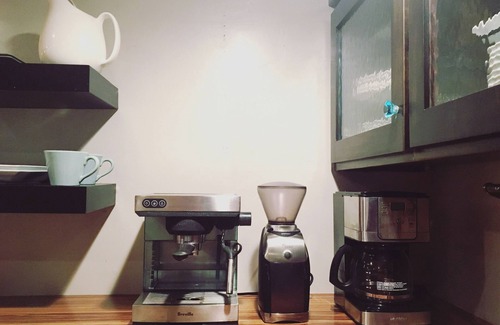 Kutras House | Escape to this Redding 3-Bedroom home with Outdoor Pool and Spa