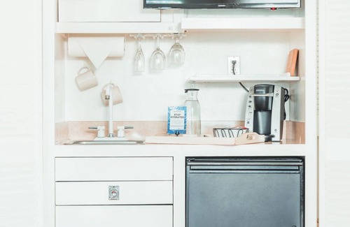 Calistoga Cottage | Escape to wine country in your independent cottage in downtown Calistoga