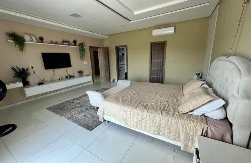 Tapana House | Espaçosa casa em condomínio