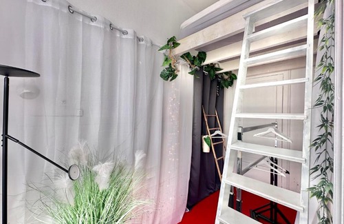 Tourcoing House | Espace nuit avec Balcon et lit Double en Mezzanine