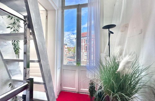 Tourcoing House | Espace nuit avec Balcon et lit Double en Mezzanine
