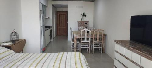 Adrogue Apartment | Espacioso monoambiente en pleno centro