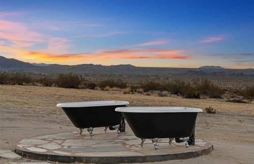 Panorama Heights House | Estrella Perdida - Joshua Tree Off-Grid Soaking Tub