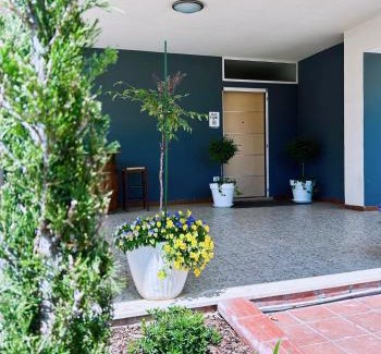 Giuliano Teatino Villa | Ettore 3-Bed Villa - Sleeps 6 Garden & Parking