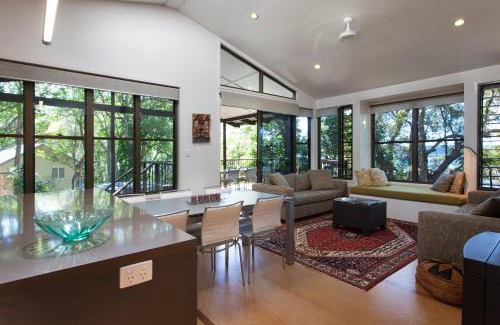 Weyba Downs Resort | Eumarella Shores Noosa Lake Retreat