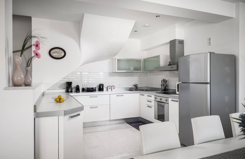 Gouvia Villa | Euphoria Seaview Residences with Shared Pool by Konnect - Pool Side Maisonette