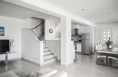 Gouvia Villa | Euphoria Seaview Residences with Shared Pool by Konnect - Pool Side Maisonette