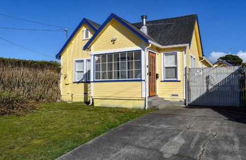 Eureka House | Eureka Cottage Near Sequoia Park and Old Town!