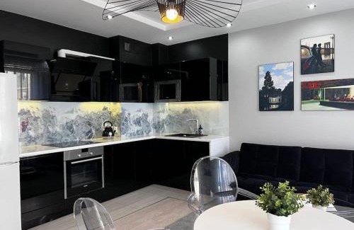 Tomaszow Mazowiecki Apartment | EUROPA22 "Apartament Delux" z wanną - CENTRUM MIASTA balkon z widokiem na park i staw z fontannami