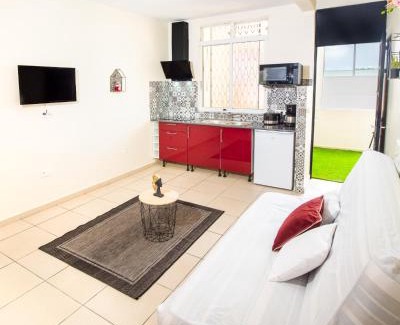 Port-Louis Apartment | Evasion en plein cœur de la ville Studio Jacuzzis Sauna et piscine au centre de Port-Louis