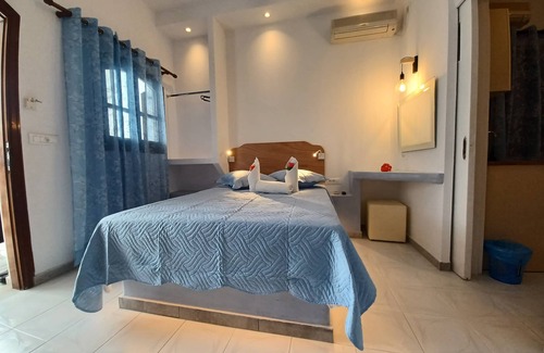 Perissa House | Evelina Pension