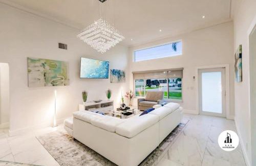 Ojus House | Events Welcome - Upscale Venue - Pool, Valet & More