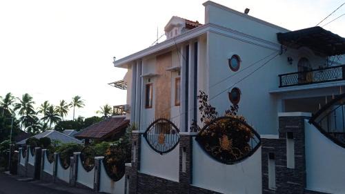 Nuhu Roa House | Everardus Mantap Guest House