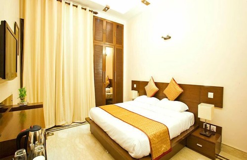 Defence Colony House | Evergreen Suites Defence Colony