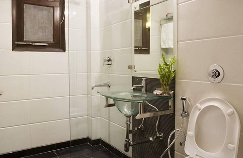 Defence Colony House | Evergreen Suites Defence Colony