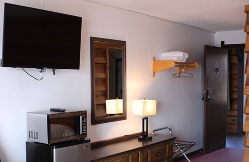 Tomahawk Hotel | Every Room with a Beautiful View of The Wisconsin River *