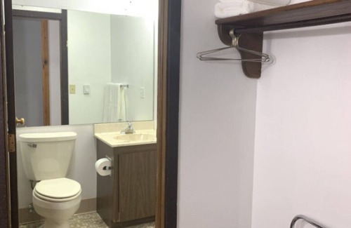 Tomahawk Cabin | Every Room with a Beautiful View of The Wisconsin River *