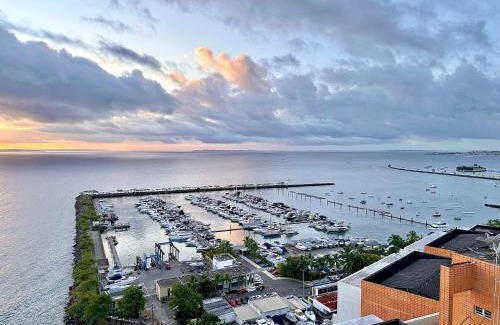 Dois de Julho Apartment | Excepcional Apartamento Vista Mar -Cloc Por do Sol na praia, frete Mar