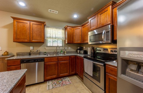 Powell House | Exceptional 10/10 Rated Pea Ridge Retreat with Jetted Tub, Near Crystal Bridges!