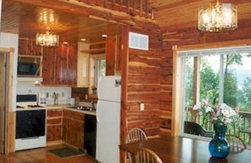 Magnet Cabin | Exceptional views of the Ohio River and accommodates 2 boats