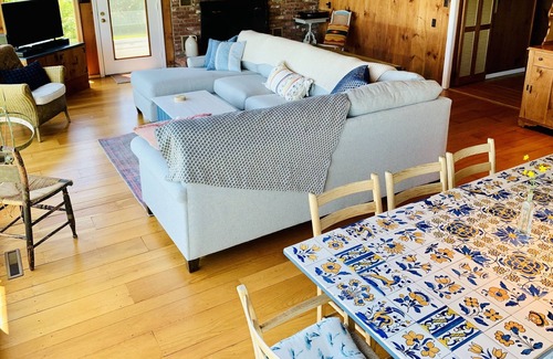 Aquinnah House | Exclusive Aquinnah Hilltop Home —Stunning Views of Menemsha Pond — Pet Friendly