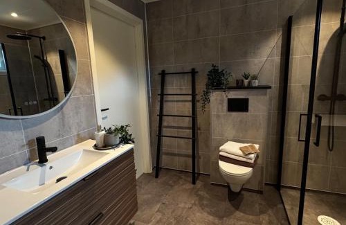 Kvinnherad Apartment | Exclusive penthouse apartment near the sea and nature - Sæbøvik