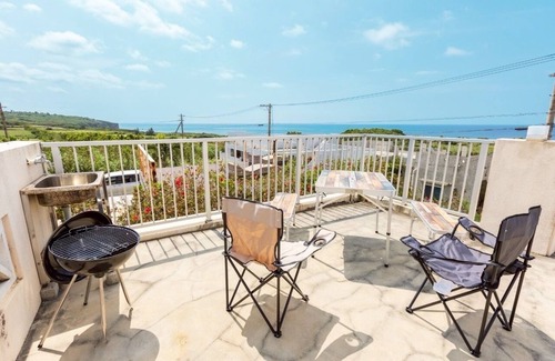 Miyakojima Villa | Exclusive view of the star-filled sky on the rooftop terrace. Walking distance from Imgarma Marine Garden (1.1km). Privileges: Free Miyako soba noodles, BBQ set rental, and star photography can be arranged. Unattended check-in support.