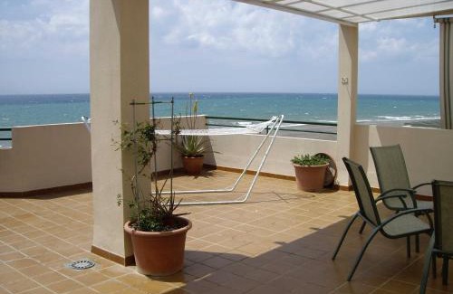 Benajarafe Apartment | exclusivo Atico en primera línea de playa