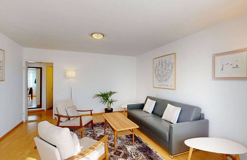Seefeld Apartment | Executive 2BR apt near lake/city center (Dufour 4)