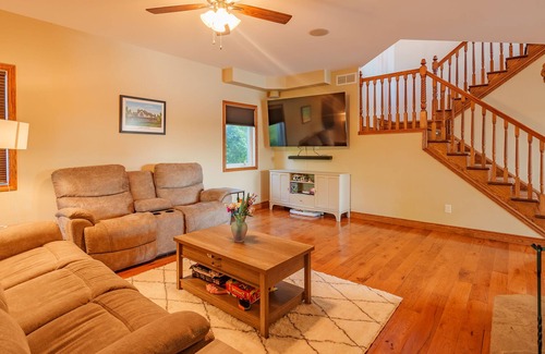 Lanark Highlands House | Executive 4 Season Lake House