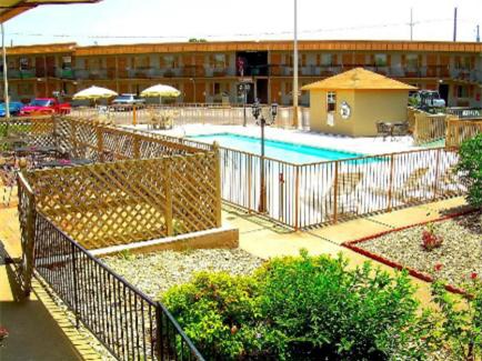 Springdale Hotel | Executive Inn and Suites Springdale