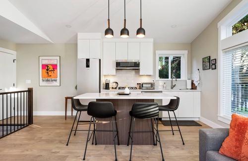 Crescent Beach Apartment | Executive Suite! Luxurious space w/private deck. Stroll to shops & restaurants.