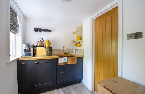 Saffron Walden Apartment | Executive Suite With Private Hot Tub Skytv