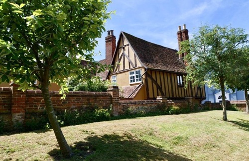 Saffron Walden Apartment | Executive Suite With Private Hot Tub Skytv