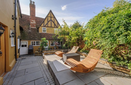 Saffron Walden Apartment | Executive Suite With Private Hot Tub Skytv