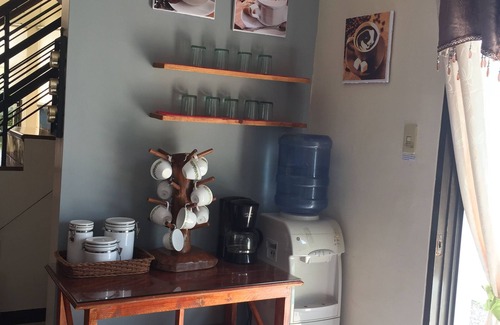 Taguig House | Executive Village Vacation house near BCG & airport with big space.