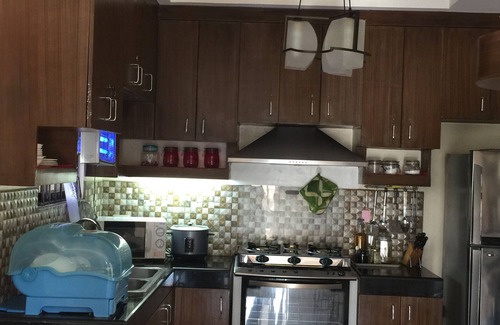 Taguig House | Executive Village Vacation house near BCG & airport with big space.