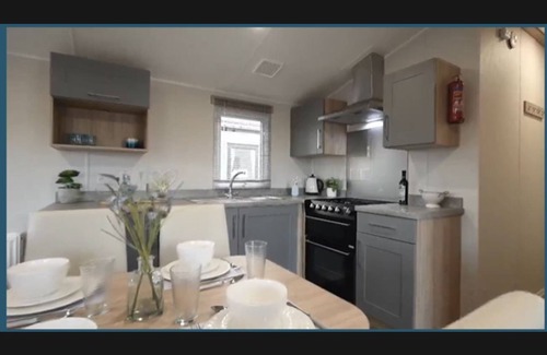 Newquay Cabin | Exotic 3-bed Caravan at Newquay Holiday Park
